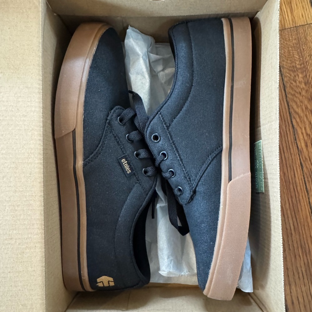 Etnies Jameson 2 ECO new Never worn Mens Size 9.5 Skate Shoe Black gum sole